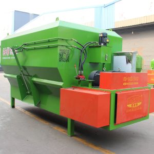 Horizontal Pulled Animal Feed Mixer