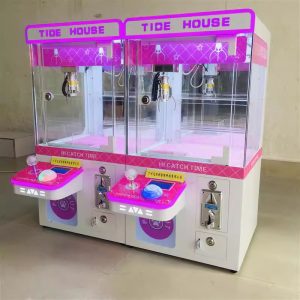 Small Toy Claw Machine