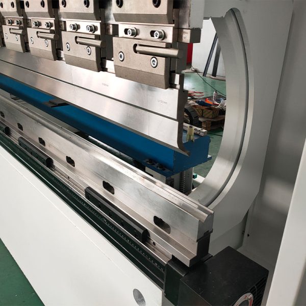 125T CNC Hydraulic Bending Machine - Image 3