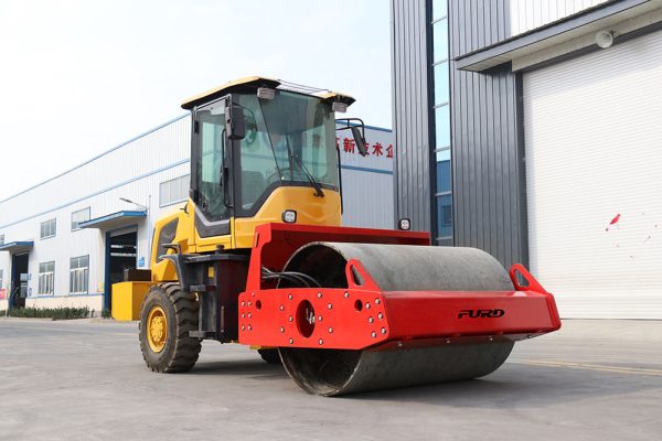 Self-propelled Hydraulic Pile Driver - Image 4